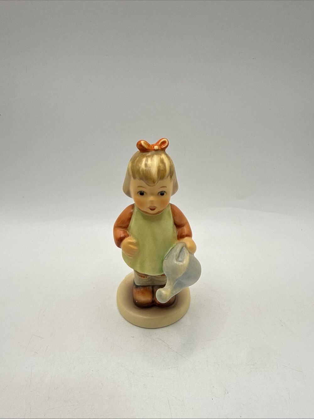 M.J. Hummel Figurine Natures Gift 729 Year 1997/1998 Goebel Germany Membership *
